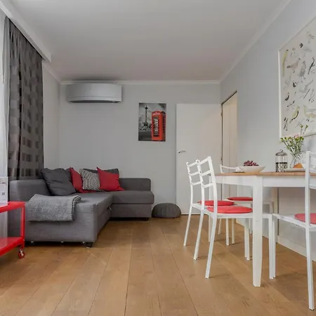 Oomph Old Town Apartman *